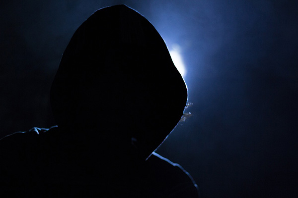 España extradita a EU a joven por hackear Twitter de Biden, Obama y Bill Gates