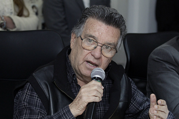 Después de un accidente de caballo, reportan estable a Emilio Maurer