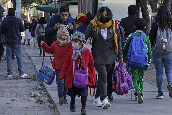 Padres de familia, en contra de no usar cubrebocas en las escuelas