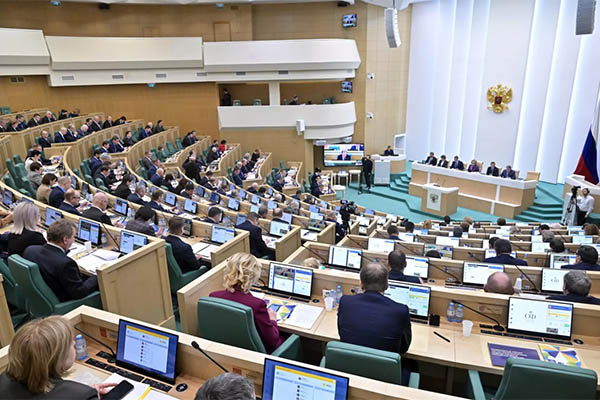 El Senado ruso aprueba ley que suspende participación de Rusia en START III