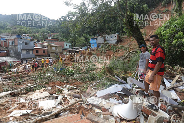 Aumenta a 48 la cifra de muertos por deslaves en Brasil