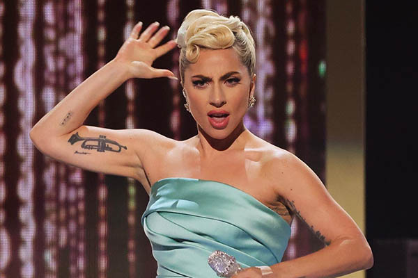 Lady Gaga enfrenta demanda por no pagar recompensa por el rescate de sus perros