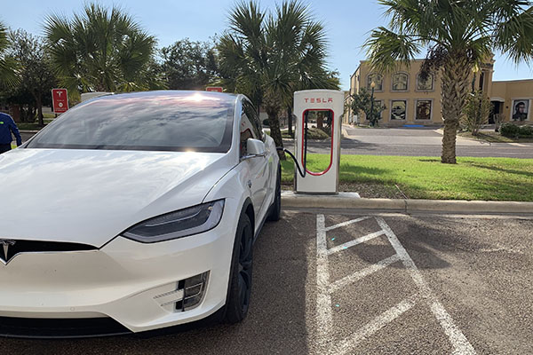 Tesla llega a México en tiempos de tensiones políticas
