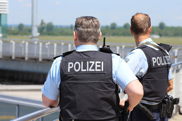 Dos heridos graves tras tiroteo cerca de una primaria en Alemania