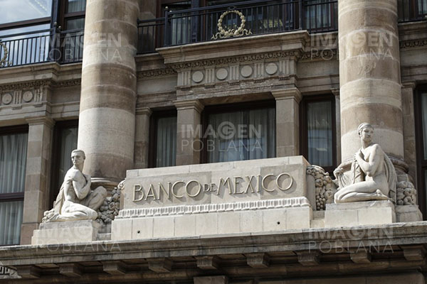 Banxico rebaja pronósticos para la economía local en 2023 y 2024