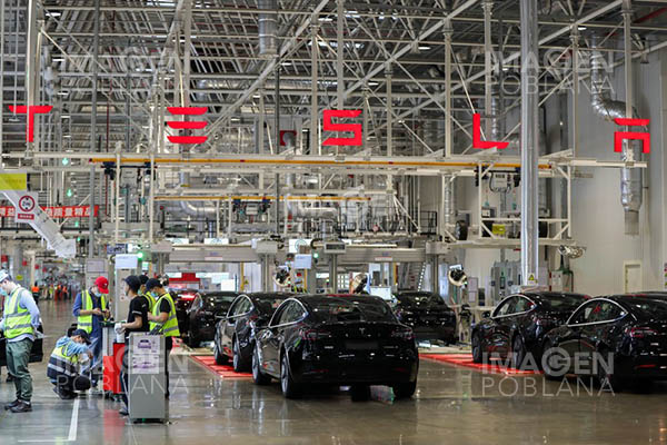 Cómo es trabajar en una Gigafactory, las fábricas de Tesla