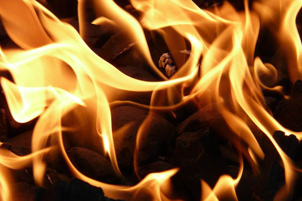 Incendio devastador destruye campamentos de refugiados en Bangladesh