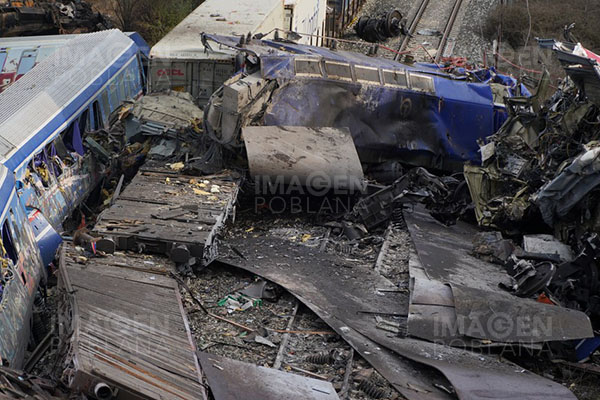 Primer ministro griego se disculpa por accidente de tren debido a "errores del Estado"