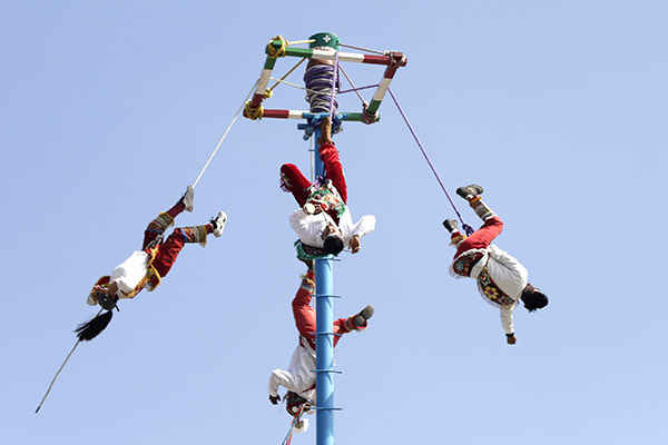 Los voladores, una danza de alto riesgo