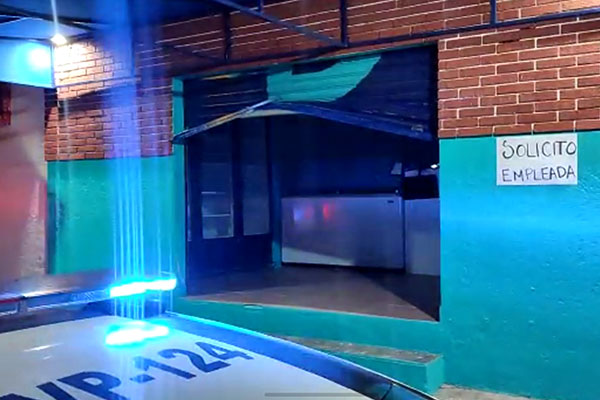Delincuentes dan cortinazo a una pastelería