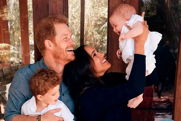 Los hijos del príncipe británico Enrique y Meghan Markle reciben títulos reales