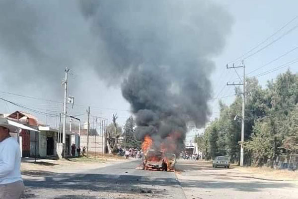 Cinco personas con quemaduras, saldo de explosión de camioneta con pirotecnia