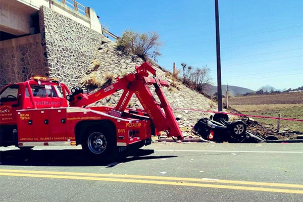 Mortal volcadura deja tres personas sin vida