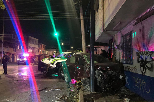 Fuerte impacto entre patrulla y particular deja 6 heridos