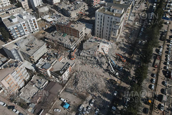 Número de muertos por terremotos en Turquía supera los 48,000