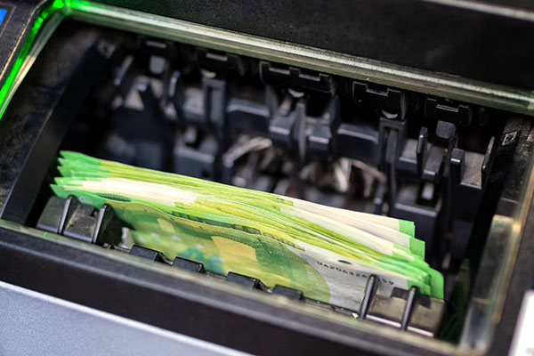 Clientes chinos tienen problemas para retirar dinero de sus cuentas en Silicon Valley