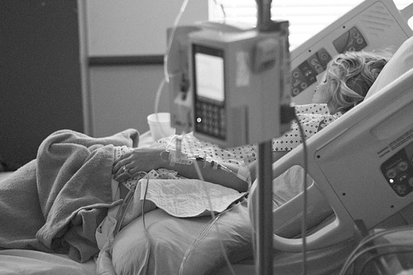 Hospitales de EU enfrentan propagación “alarmante” de una mortal infección fúngica