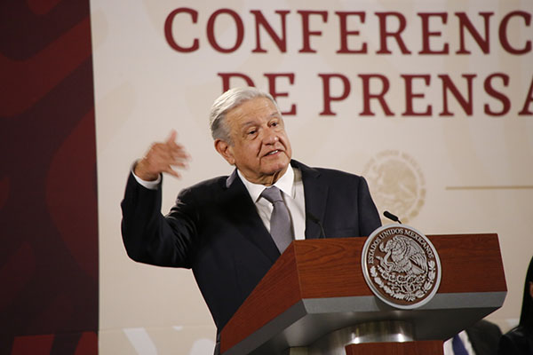 Para López, la película “¡Qué viva México!” es “un churro” clasista y racista