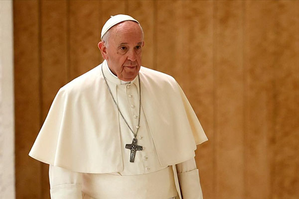 Papa Francisco presenta mejoría, informa el Vaticano