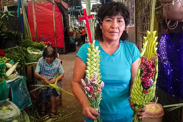 Palmas para Domingo de Ramos, una tradición que sucumbe