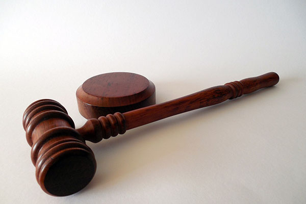 Sentencian a asistente de dirección por muerte de Halyna Hutchins en “Rust”