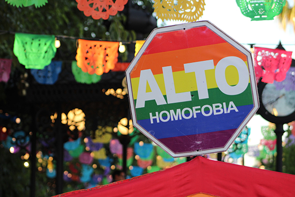 Por discriminación, 72% de empleados LGBT "regresa al closet" laboral