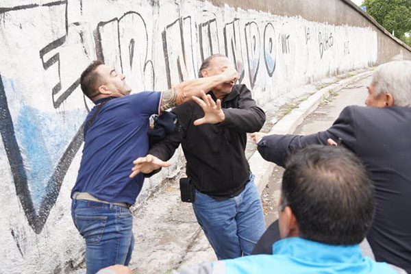 Golpean al ministro de Seguridad de Buenos Aires durante protesta de choferes