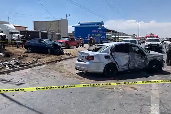 Aparatoso choque deja un muerto y cuatro heridos