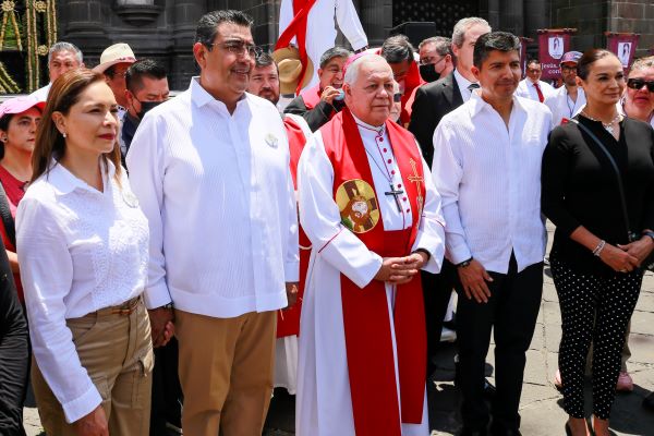 El gobernador Salomón participó en la Procesión de Viernes Santo