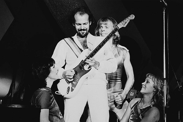 Muere Lasse Wellander, legendario guitarrista de ABBA