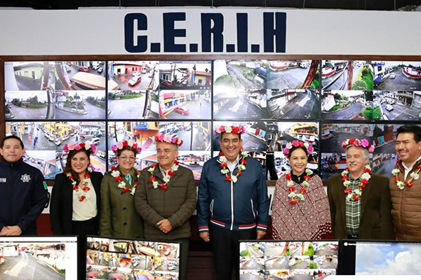 Gobernador entrega patrullas e inaugura el CERIH de Huauchinango