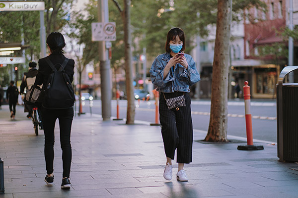 China pone fin a uso obligatorio de mascarilla en transporte público