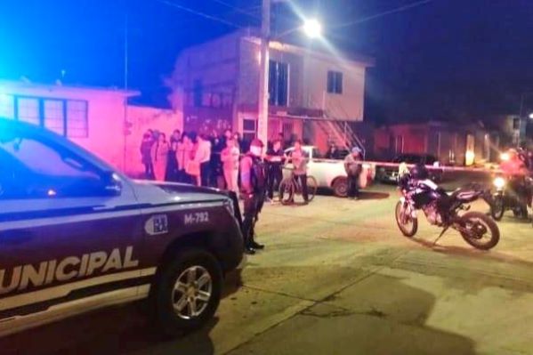 Sujetos en moto ajustan cuentas a balazos con “la Güera”
