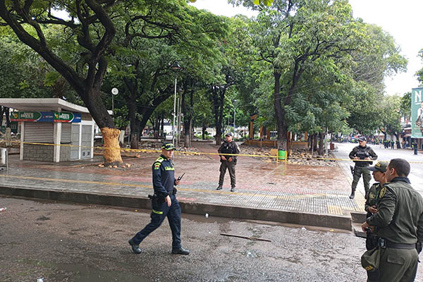 Un muerto y varios heridos deja explosión en parque de Colombia