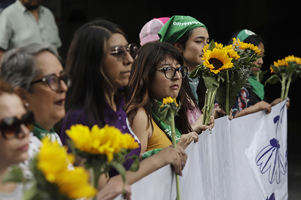 ¿Cómo cambia la vida de las mujeres ante la violencia feminicida en el país?