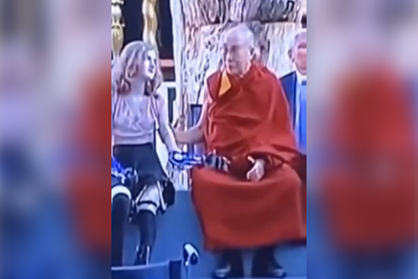Sigue la polémica: revelan más controversiales videos del dalái lama