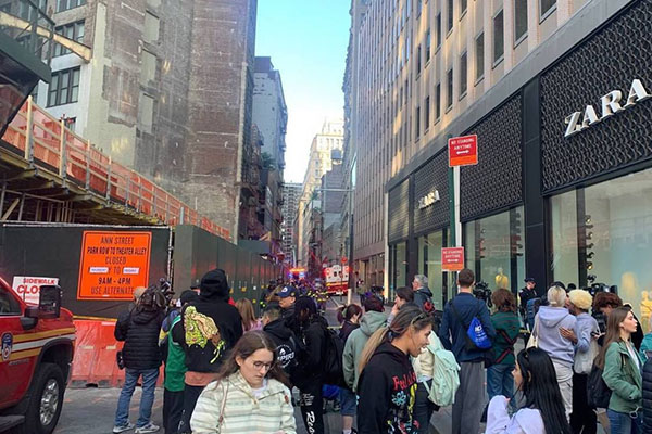 Un muerto y varios heridos tras colapso de un estacionamiento en Nueva York