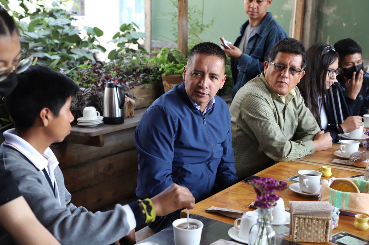 Sostiene Mundo Tlatehui reunión con alumnos de telesecundaria de Tlaxcalancingo