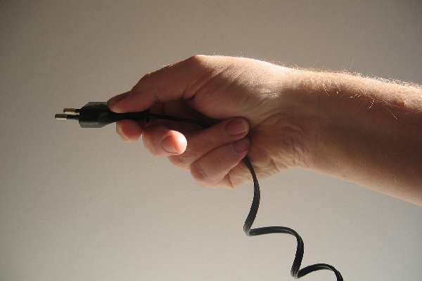 Electrocutarse en casa, riesgo ignorado pero muy latente