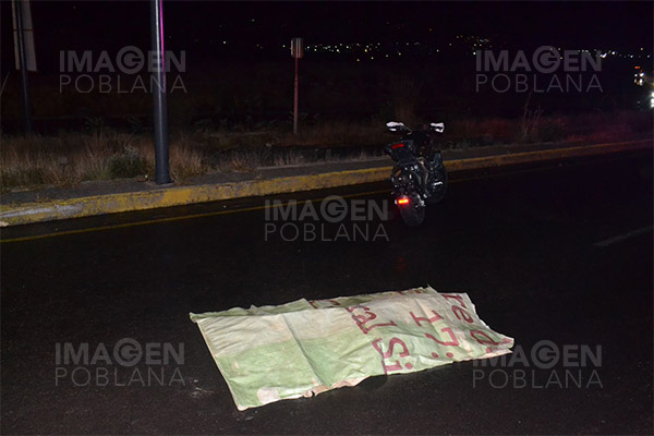 Muere motociclista tras ser impactado por camioneta
