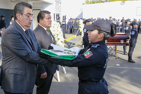 Preside Sergio Salomón homenaje a policía que perdió la vida en cumplimiento de su deber