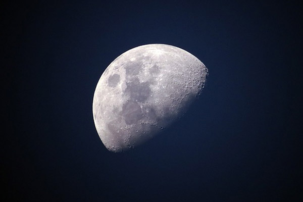 Rusia y China discuten construcción de una estación lunar conjunta