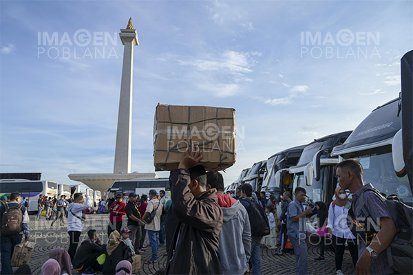 Huyen de la costa miles de indonesios tras terremoto de magnitud 7.3