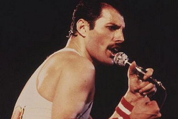 Subastarán valiosa colección de 1,500 objetos personales de Freddie Mercury