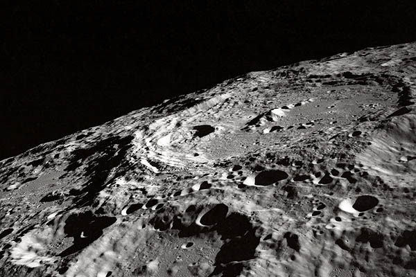 Emiratos Árabes construirán nuevo vehículo lunar tras pérdida del primer rover