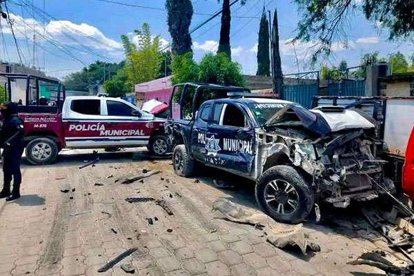 Hollywoodesca persecución: trailero huye y embiste a dos patrullas