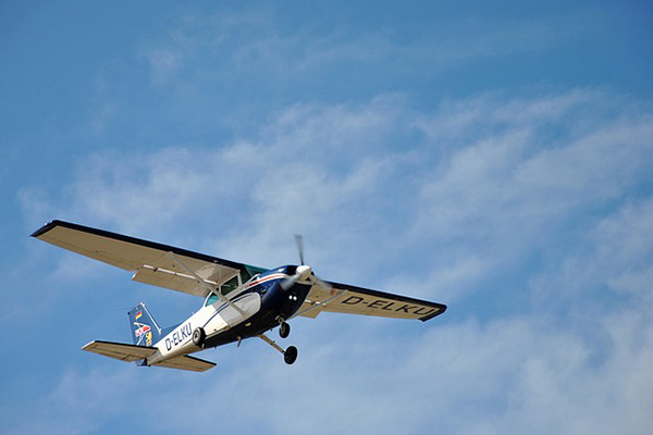 Una persona muere al estrellarse una avioneta en Los Ángeles