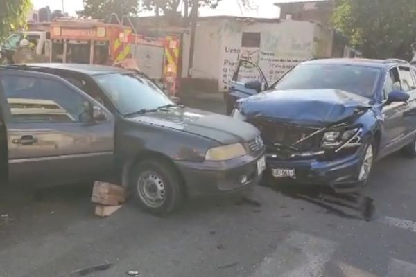 Cinco lesionados dejan dos aparatosos choques