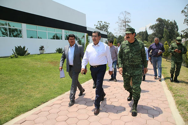Participa Sergio Salomón en pase de revista para el Desfile del 5 de Mayo