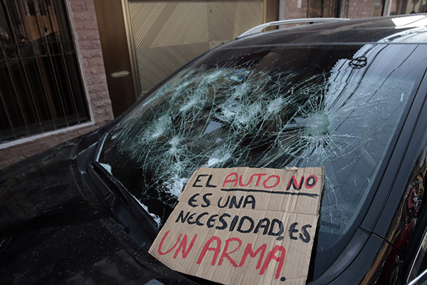 Daños provocados por manifestantes en un vehículo, ¿un acto justificado?